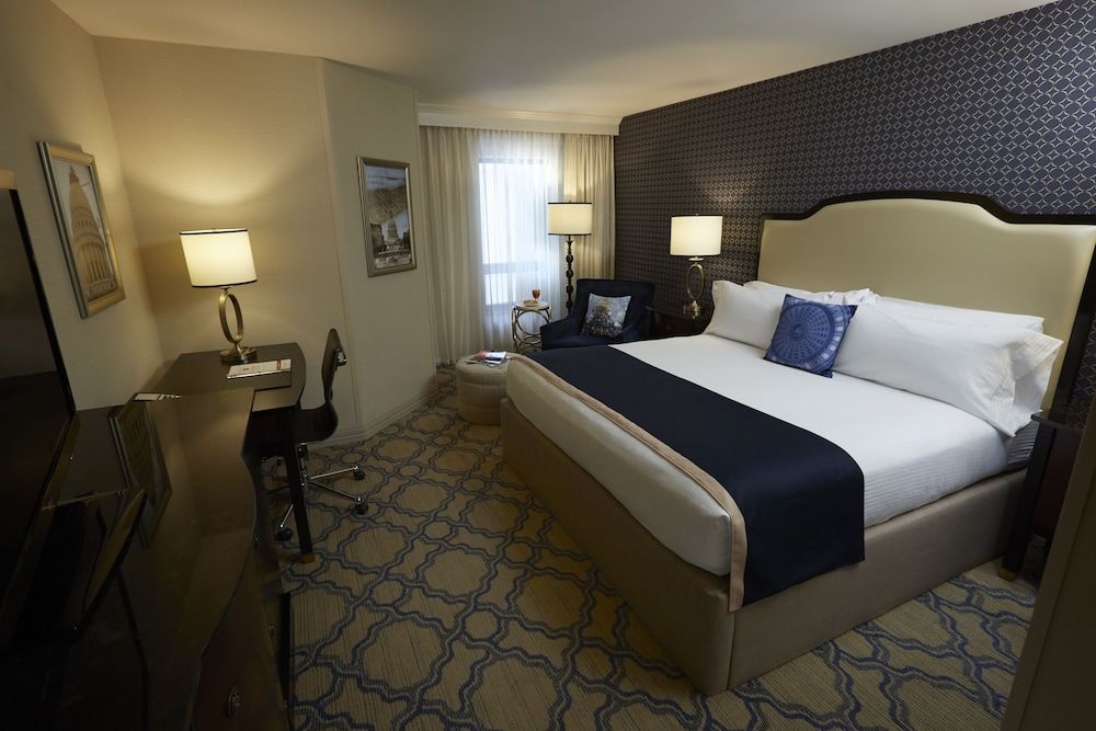 Standard Room, 1 King Bed, Non Smoking, Refrigerator (View)