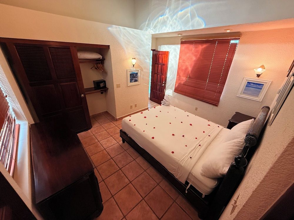 Las Sirenas by Mayan Princess Two Bedroom Family Suite (interconnecting rooms)