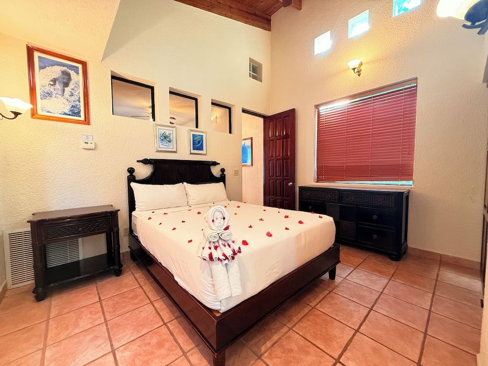 Las Sirenas by Mayan Princess Two Bedroom Family Suite (interconnecting rooms)