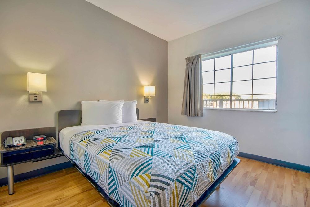 Standard Room, 1 Queen Bed, Non Smoking