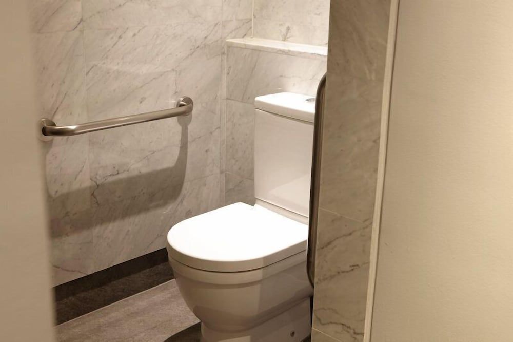 The Singular Santiago Room (The Singular Twin Handicap) 4