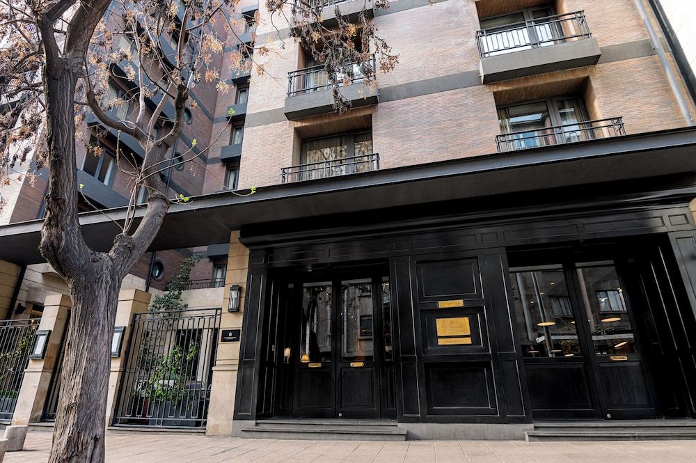 The Singular Santiago