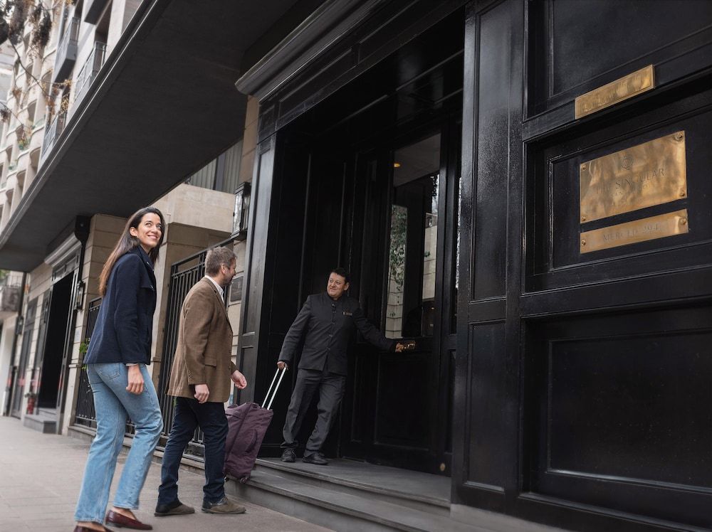 undefined The Singular Santiago 7