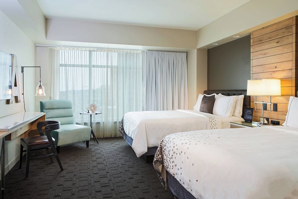 Room, 2 Queen Beds (Mobility/Hearing Access, Roll-In Shwr)