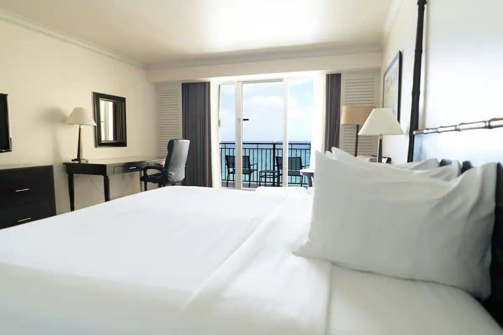 Luxury Studio, 1 King Bed, Kitchenette, Ocean View