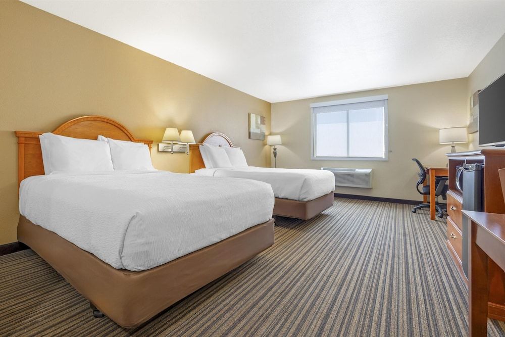 Standard Room, 2 Queen Beds, Non Smoking, Refrigerator & Microwave (Pet Friendly)