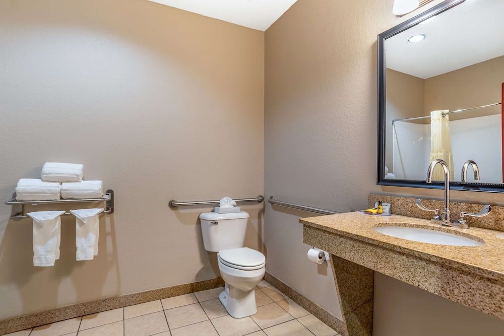 Best Western Plus Circle Inn Standard Room, 1 King Bed, Accessible, Non Smoking 4