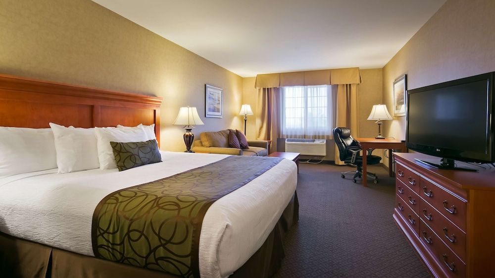 Best Western Plus Kennewick Inn Standard Room, 1 King Bed, Accessible, Bathtub