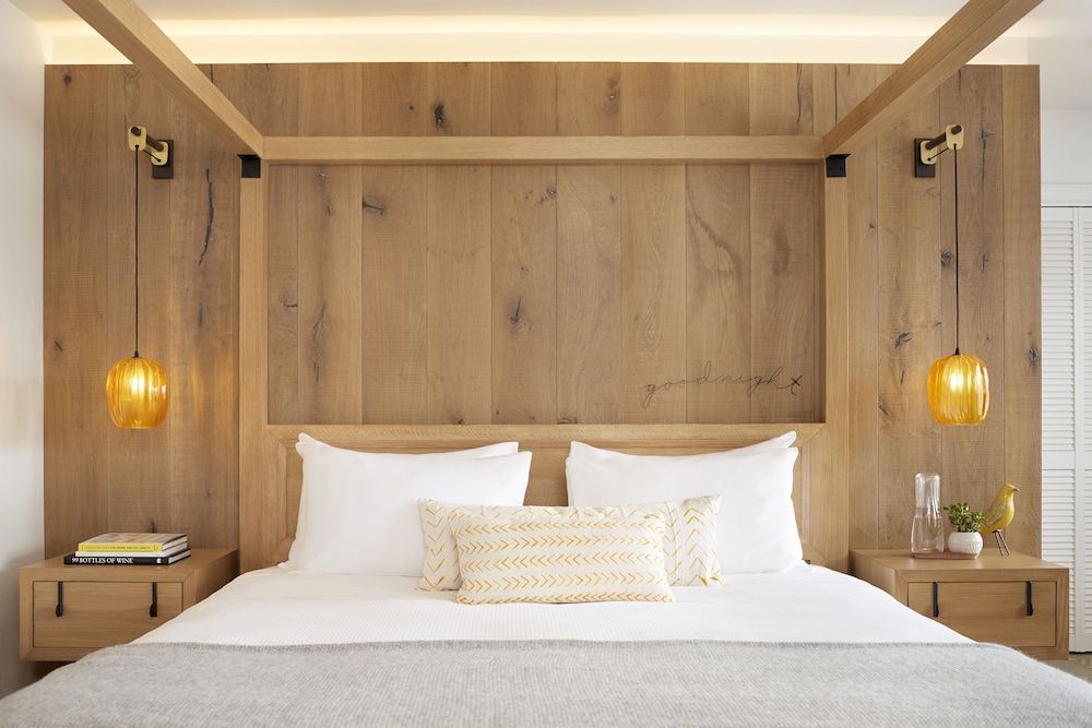 The Landsby Deluxe Room, 1 King Bed (Deluxe Room King Bed) 3