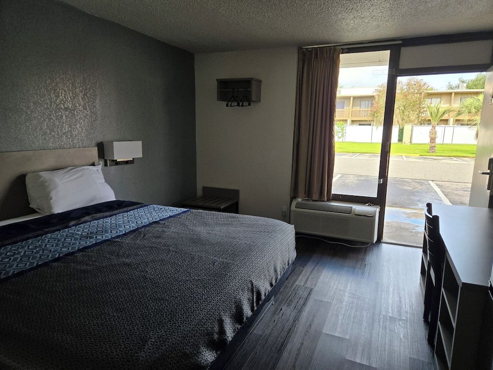 Stay Inn and Suites Standard Room, 1 King Bed 2