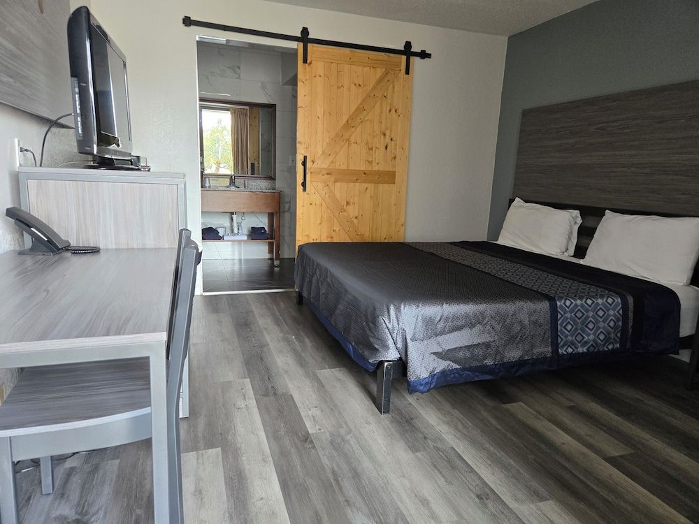 Stay Inn and Suites Standard Room, 1 King Bed 8