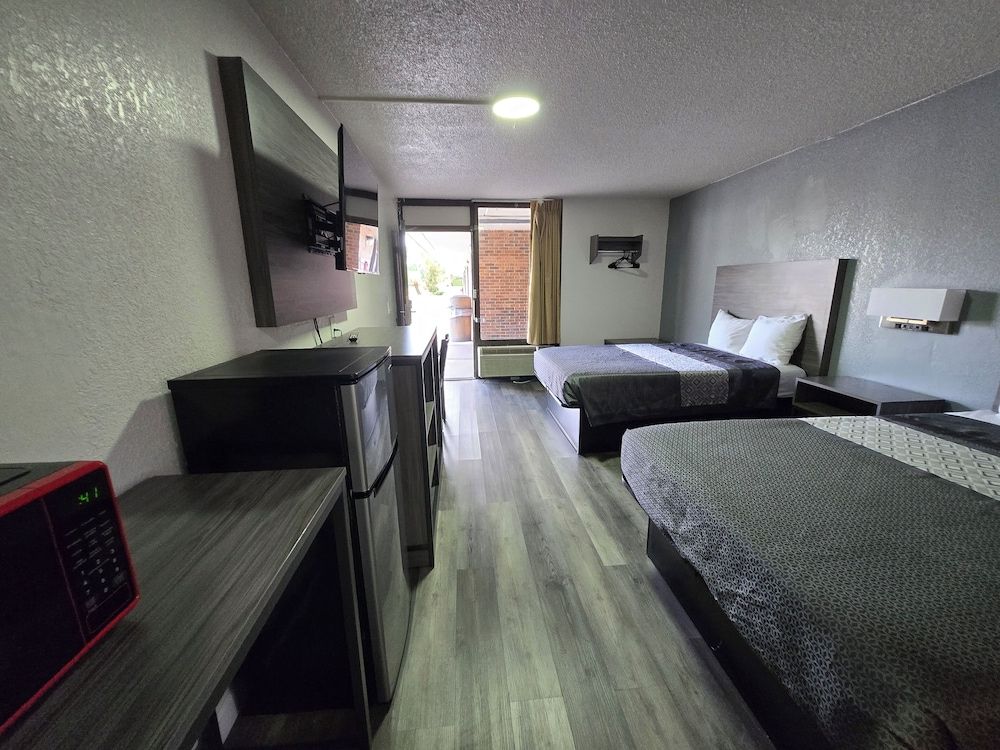 Stay Inn and Suites Standard Room, 1 King Bed 5