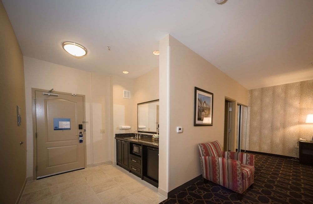 King Suite, Studio