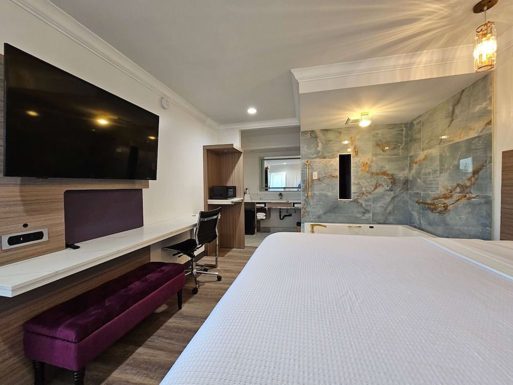 Suite, 1 King Bed, Non Smoking