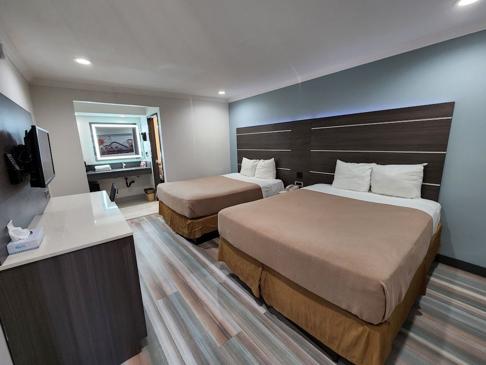 Room, 2 Queen Beds, Non Smoking