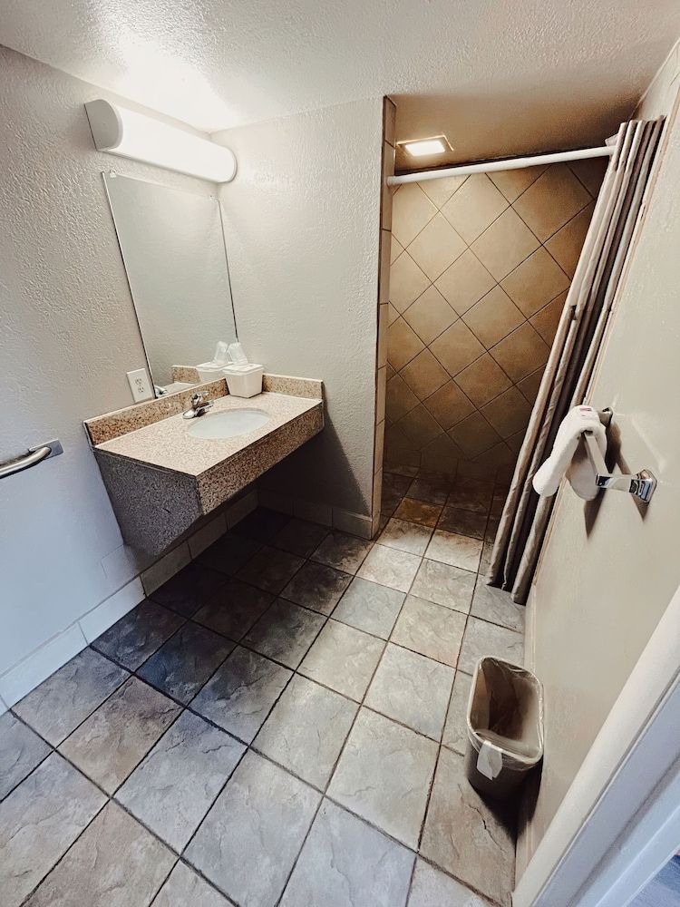 Motel 6 Holbrook, AZ Standard Room, 1 Queen Bed, Non Smoking 3