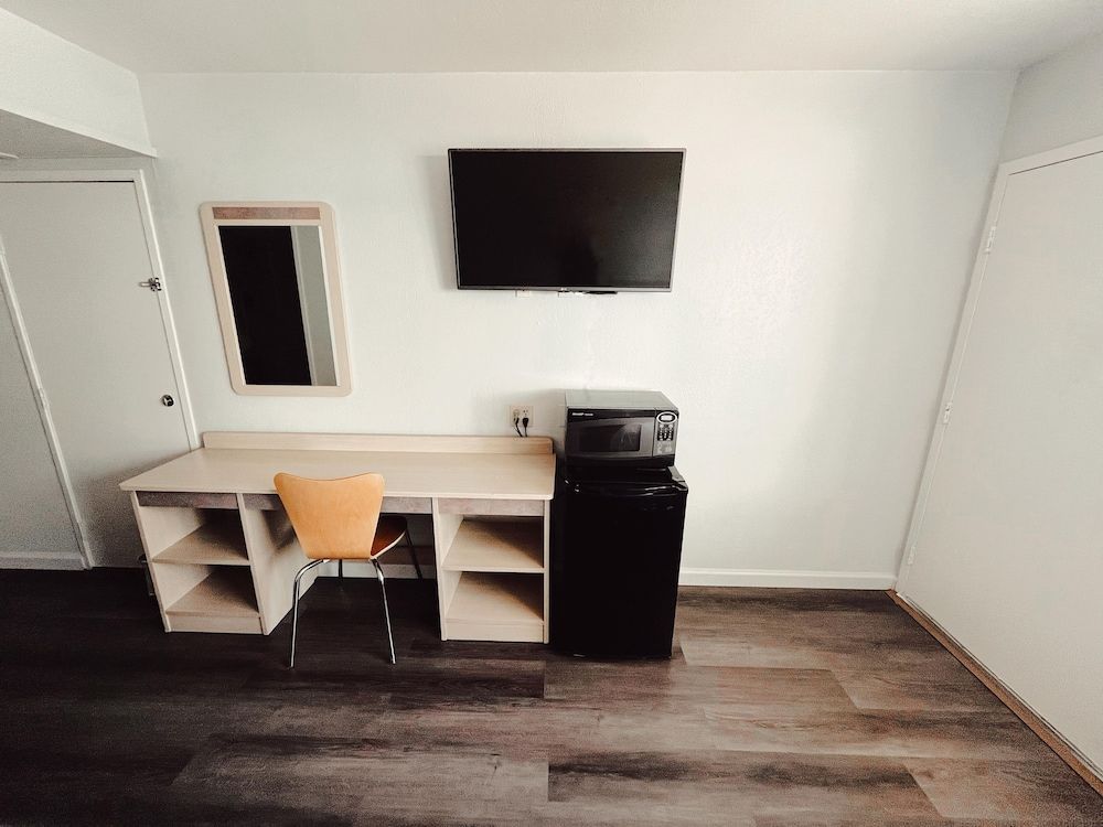 Motel 6 Holbrook, AZ Standard Room, 1 Queen Bed, Non Smoking 4