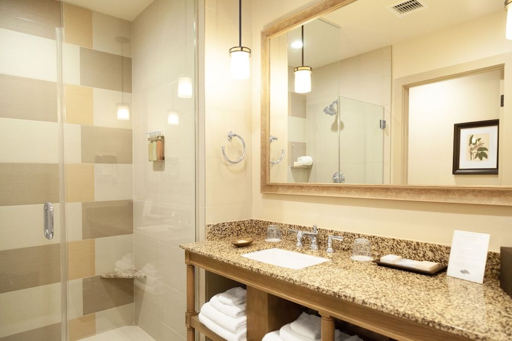 Ponte Vineyard Inn Deluxe Room, 1 King Bed, Non Smoking, Pool View 4