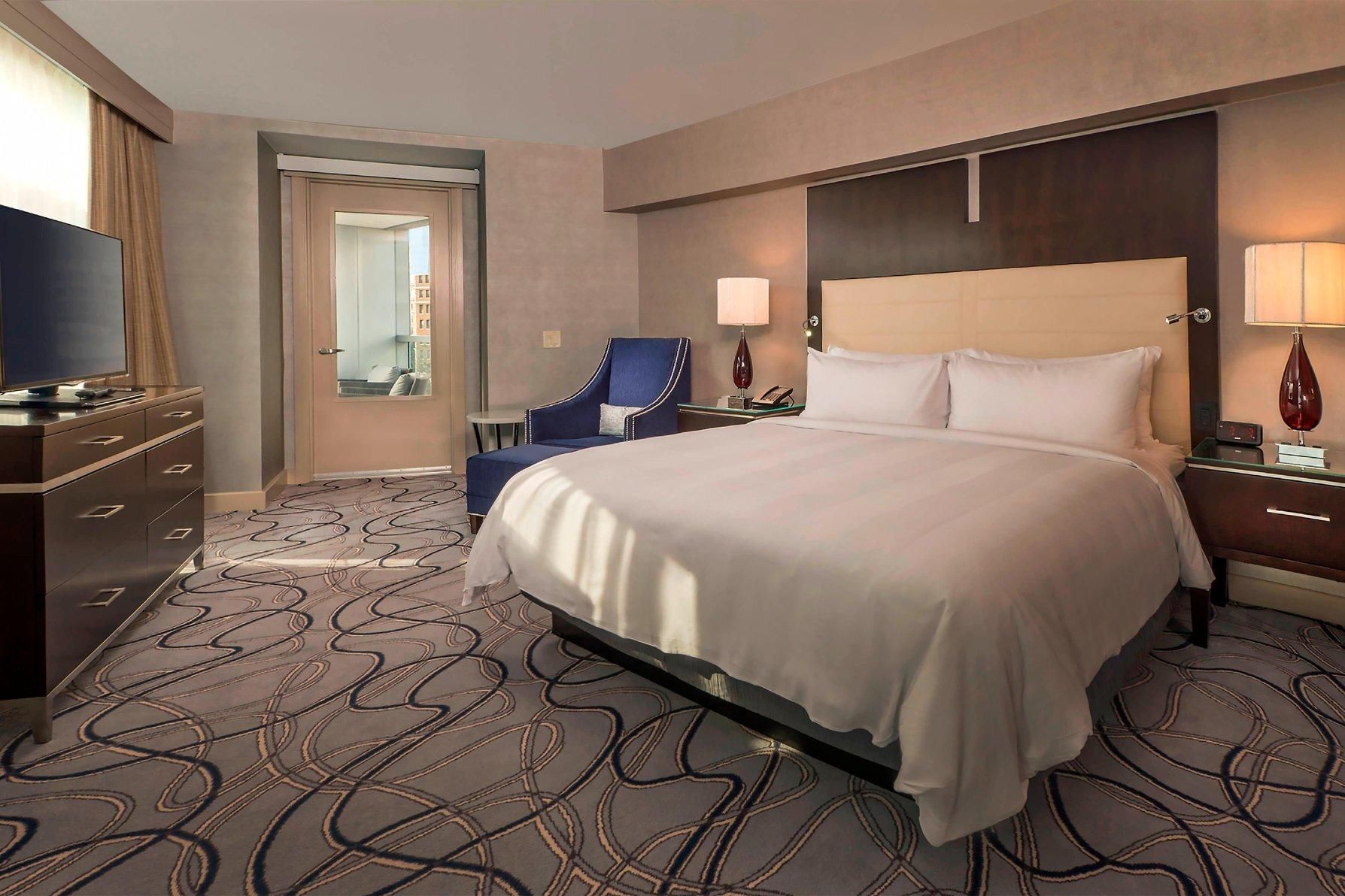 Presidential, 1 Bedroom Suite, 1 King, Sofa bed