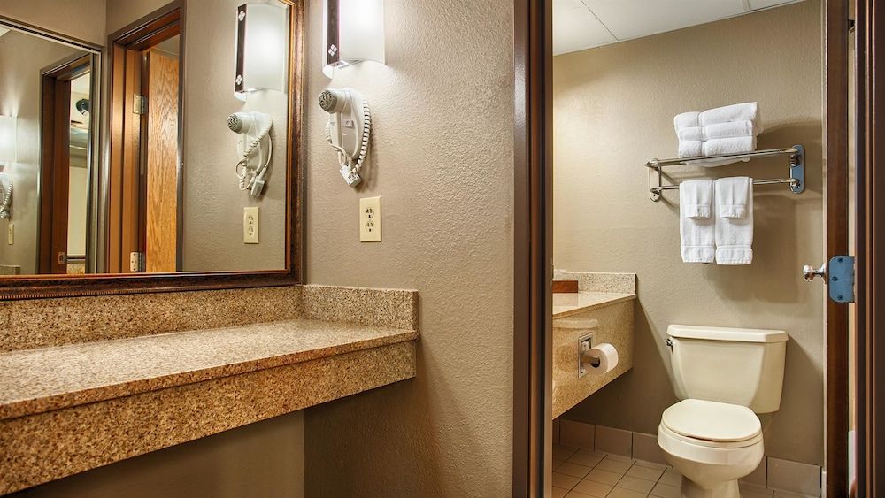Standard Room, 1 King Bed, Non Smoking, Jetted Tub (Oversized Room)