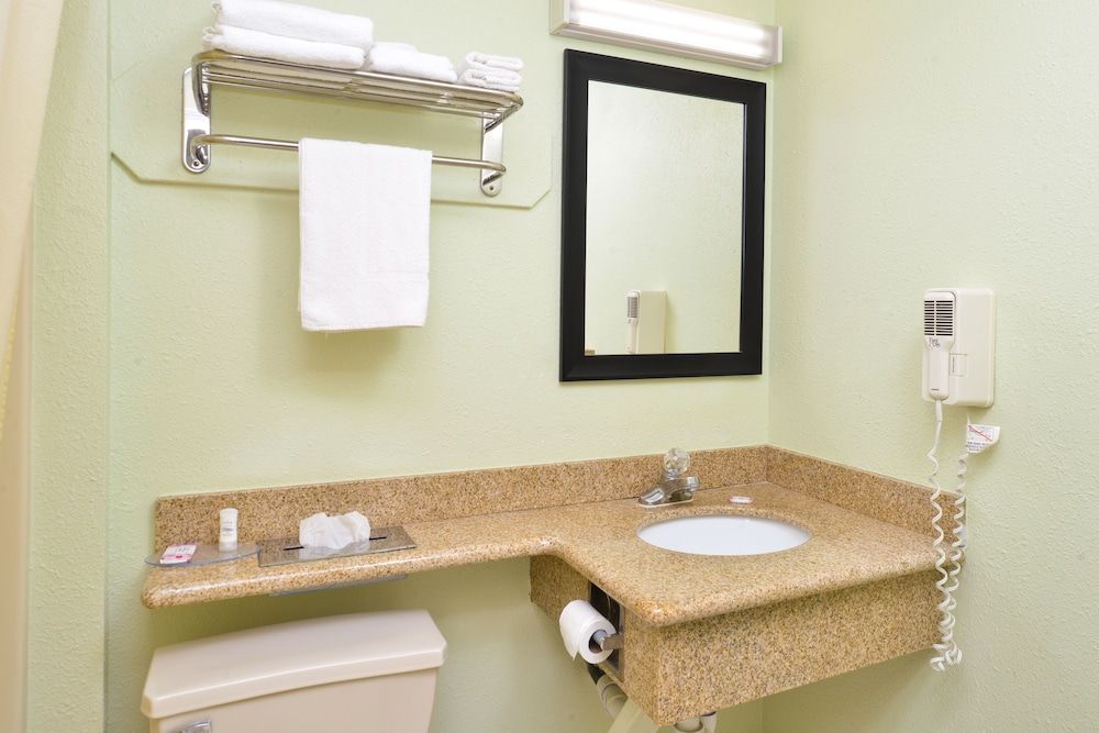 Cheshire Welcome Inn Standard Room, 1 Queen Bed 4