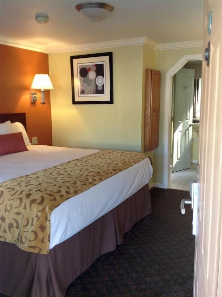 Cheshire Welcome Inn Standard Room, 1 King Bed 2