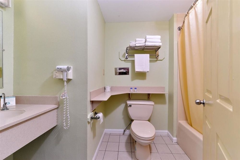 Cheshire Welcome Inn Standard Room, 1 Queen Bed 5