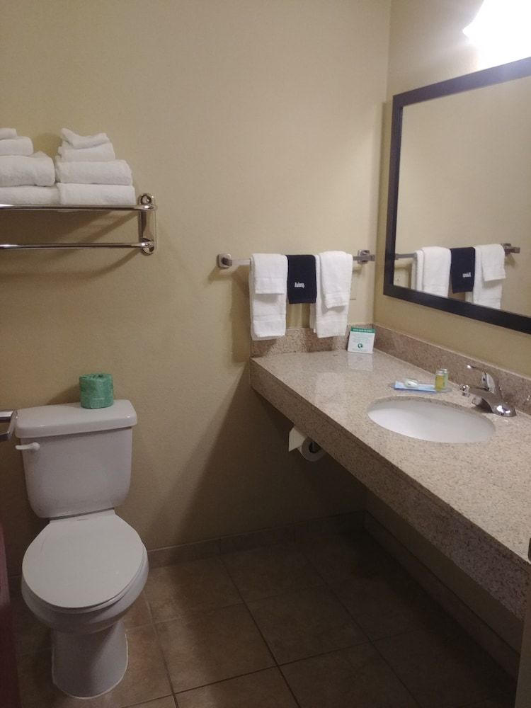 Cobblestone Hotel & Suites – Broken Bow