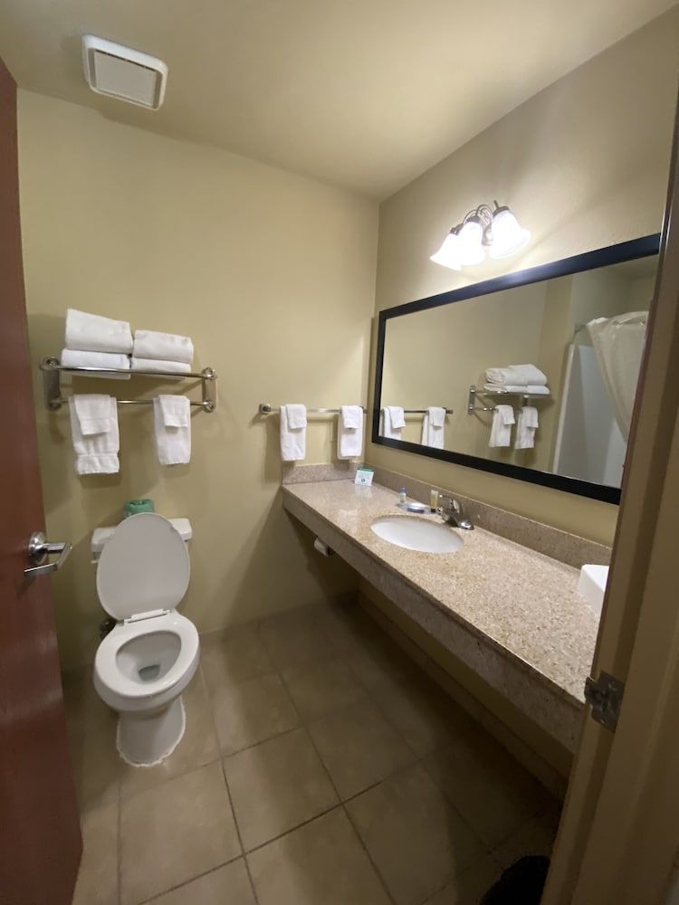 Cobblestone Hotel & Suites – Broken Bow Standard Room, 2 Queen Beds, Non Smoking 3