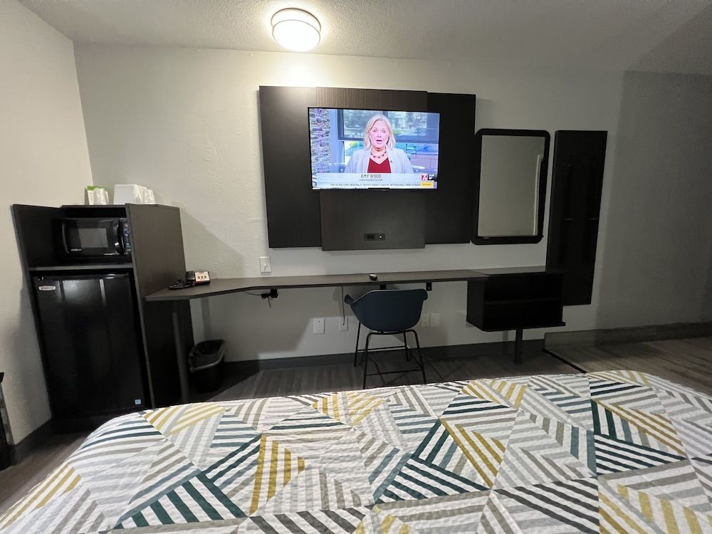 Motel 6 Simpsonville, SC - Greenville Standard Room, 1 King Bed, Accessible, Non Smoking 7