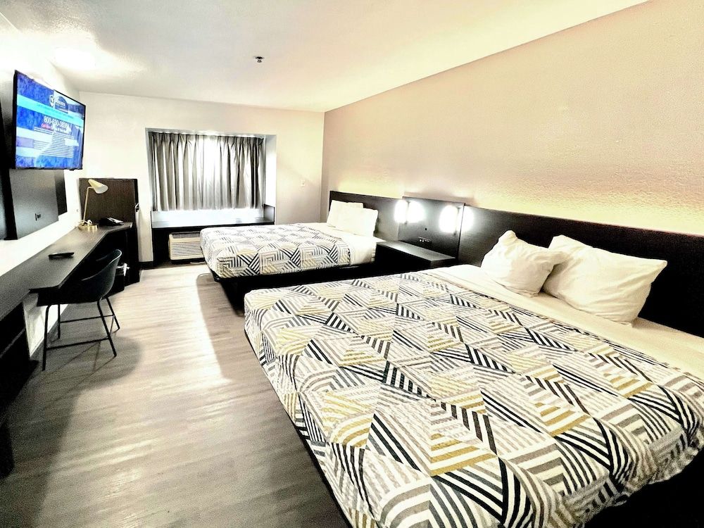 Motel 6 Simpsonville, SC - Greenville Standard Room, 2 Queen Beds, Non Smoking 7