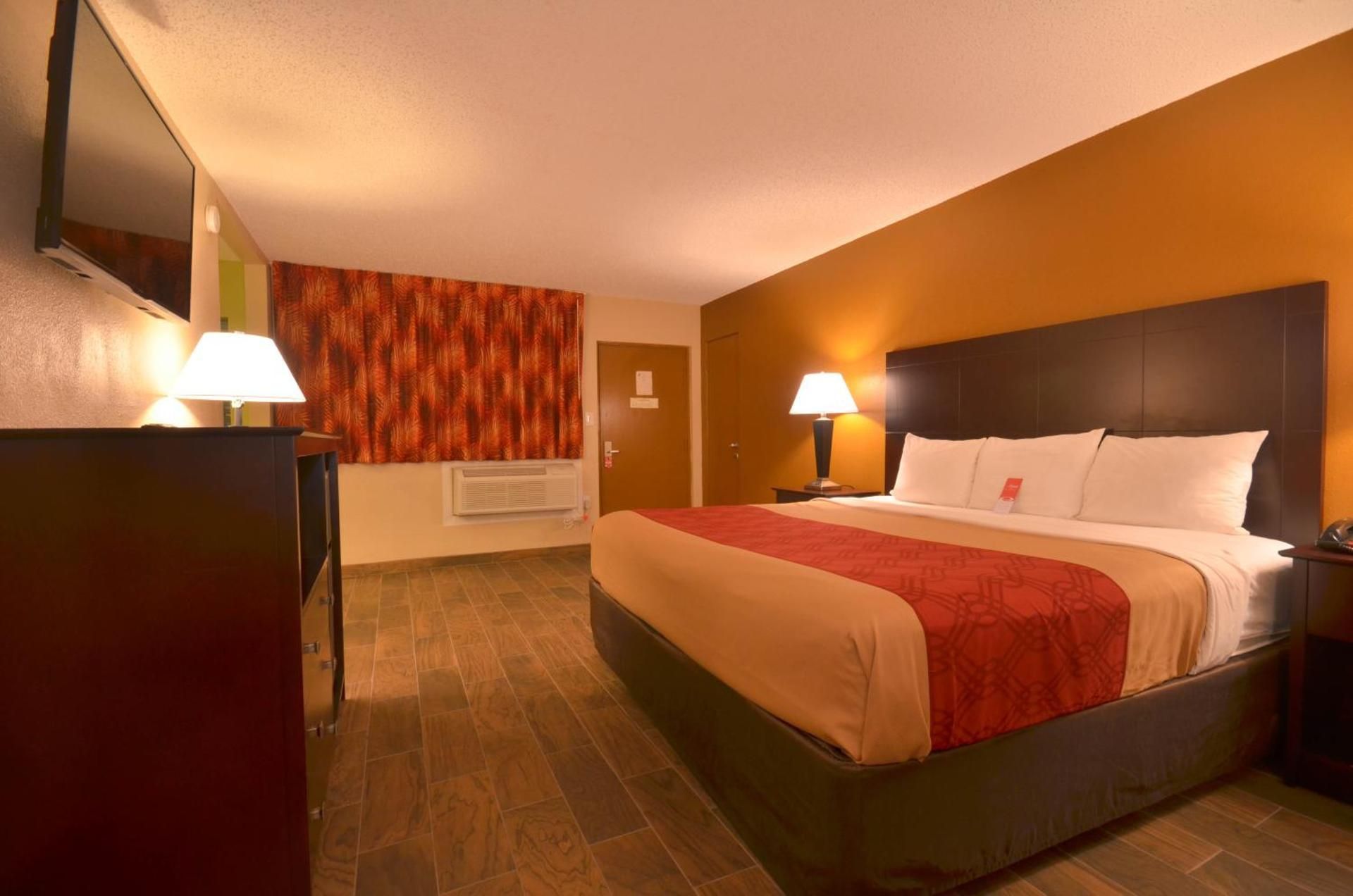 1 King Bed, Nonsmoking