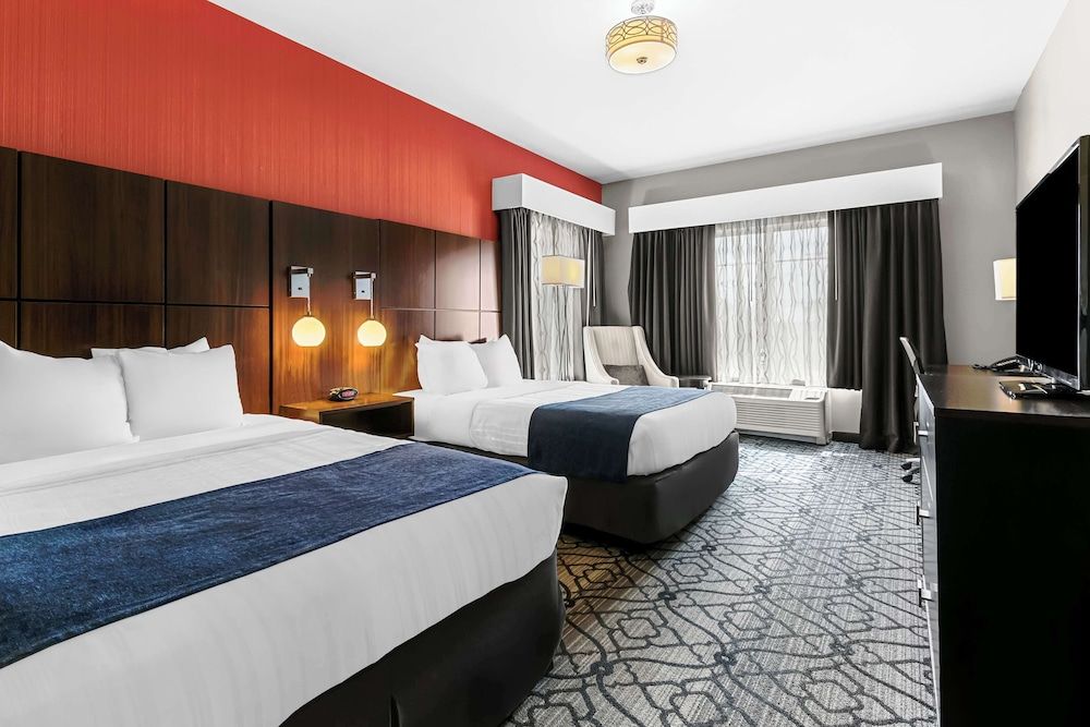 Best Western Gettysburg Standard Room, 2 Queen Beds, Accessible, Bathtub 3