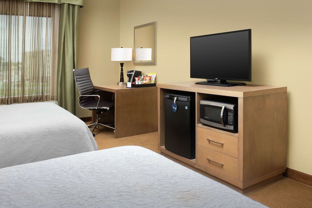 Room, 2 Queen Beds, Accessible, Bathtub (Mobility & Hearing)