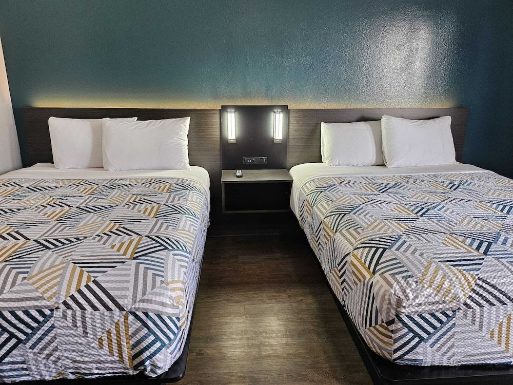 Deluxe Room, 2 Queen Beds, Non Smoking, Refrigerator & Microwave