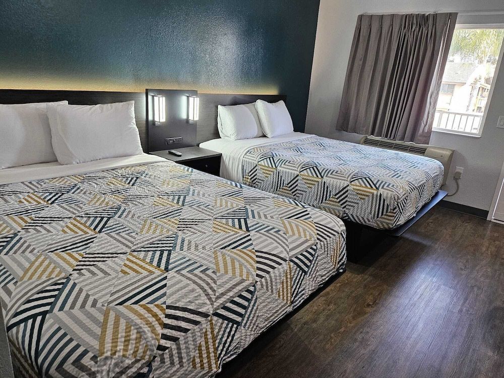 Deluxe Room, 2 Queen Beds, Non Smoking, Refrigerator & Microwave
