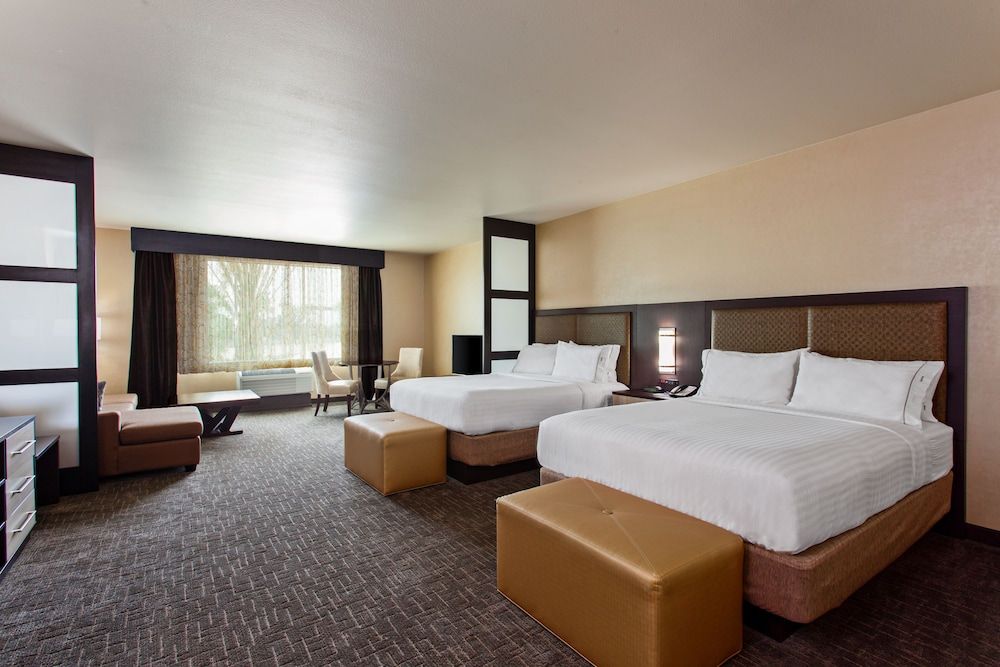 undefined Holiday Inn Express & Suites Anaheim Resort Area by IHG 4