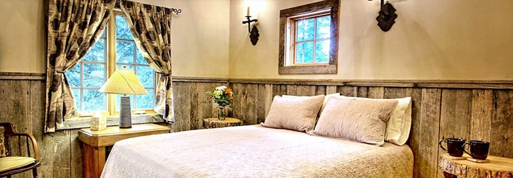Room (11 Foxfire Room)