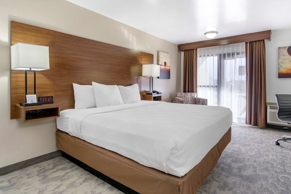 Best Western Plus Lake Front Hotel