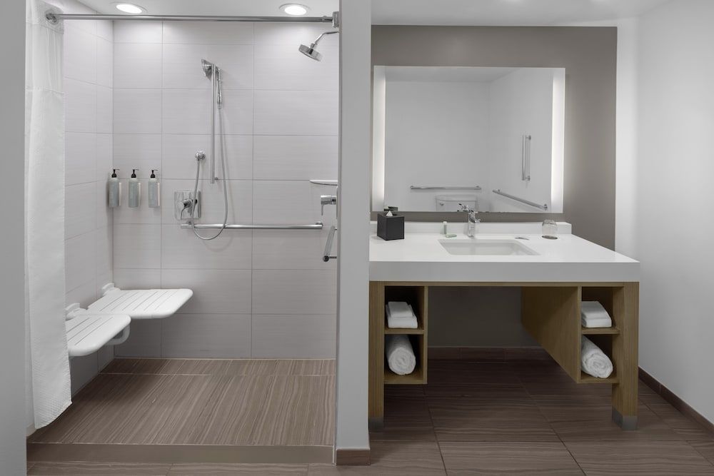 Courtyard by Marriott Orlando South/Grande Lakes Area Room, 2 Queen Beds, Non Smoking (Mobility Accessible, Tub) 2