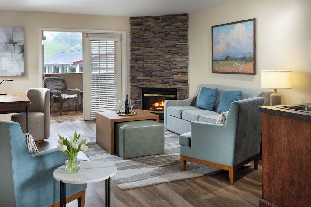 Meadowbrook Inn Suite, 1 Bedroom, with Pool 5