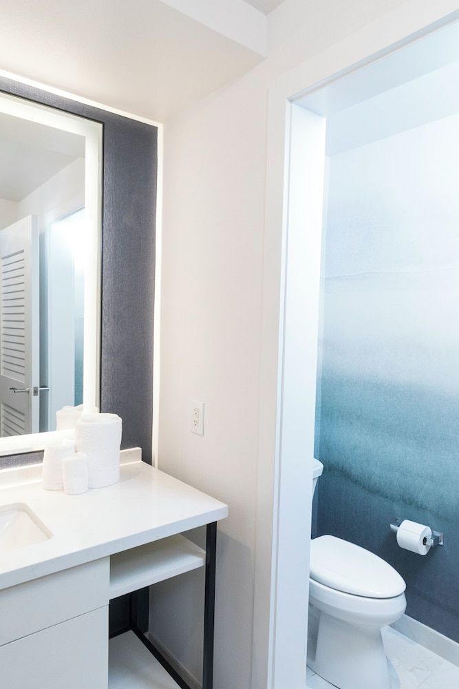 Margaritaville Resort Casino Deluxe Room, 1 King Bed 10