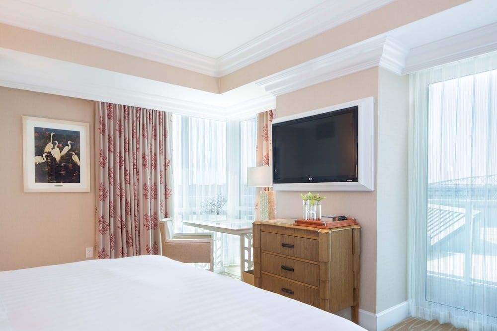 Margaritaville Resort Casino Deluxe Room, 1 King Bed 3