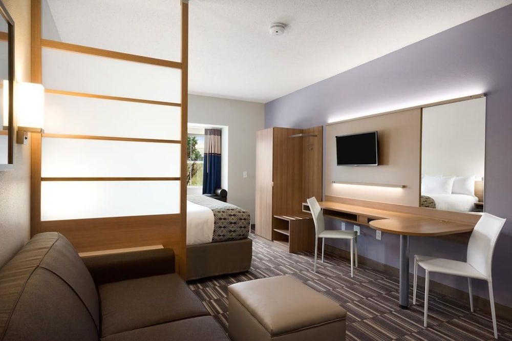 Standard Studio Suite, 1 Queen Bed, Accessible, Non Smoking (Mobility, Roll-In Shower)