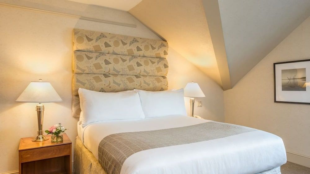 Spa Queen Partial Waterview
