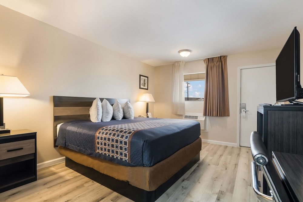 Americas Best Value Inn Refugio Room, 1 King Bed, Non Smoking 2