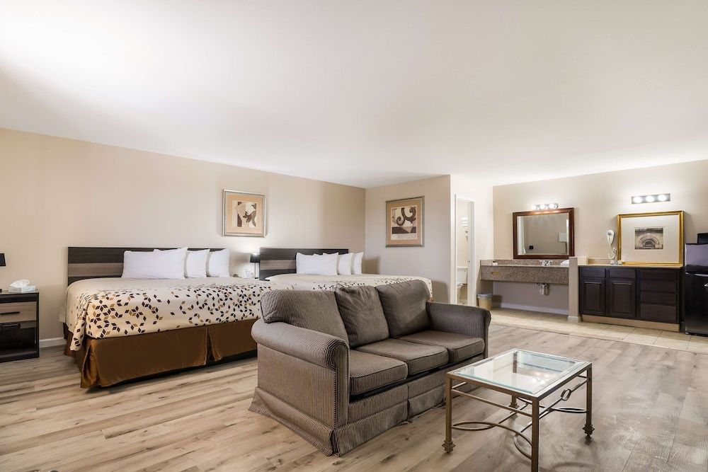 Americas Best Value Inn Refugio Junior Suite, 2 Queen Beds, Non Smoking 3