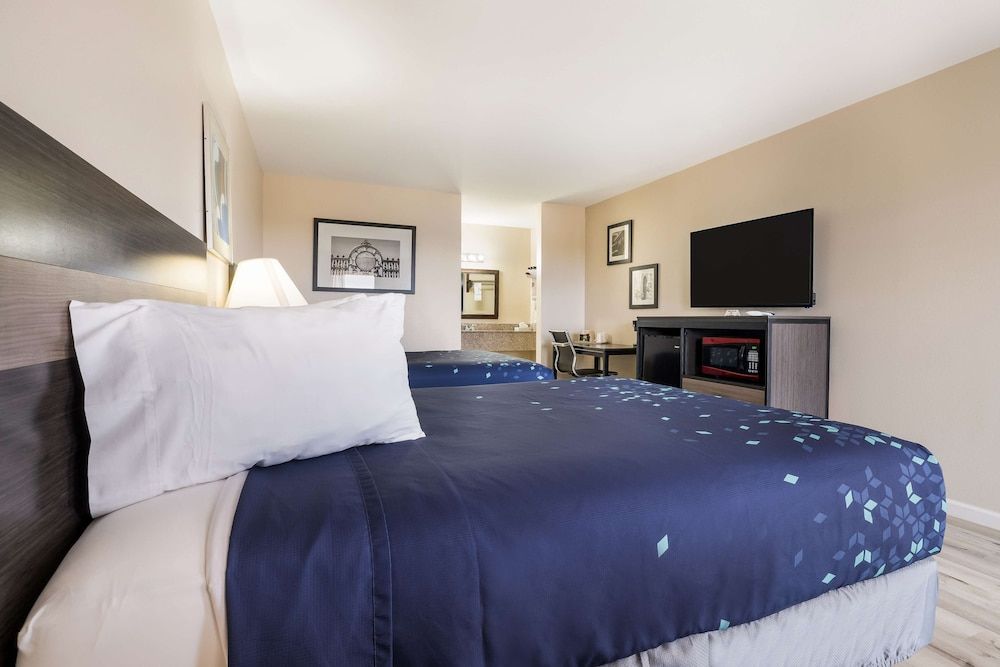 Americas Best Value Inn Refugio Room, 2 Queen Beds, Non Smoking 2