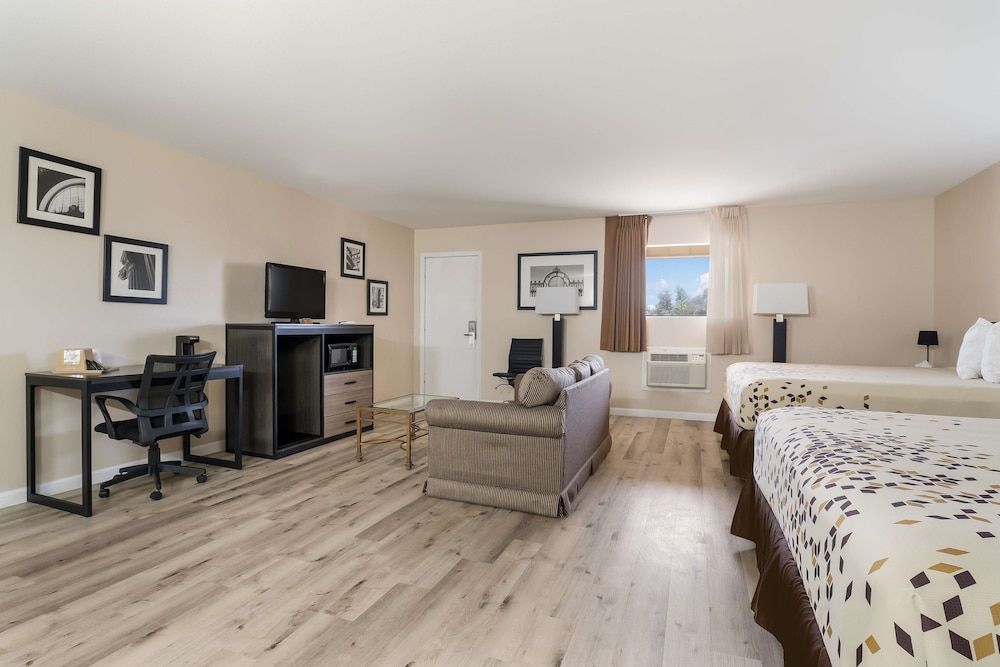 Americas Best Value Inn Refugio Junior Suite, 2 Queen Beds, Non Smoking 7