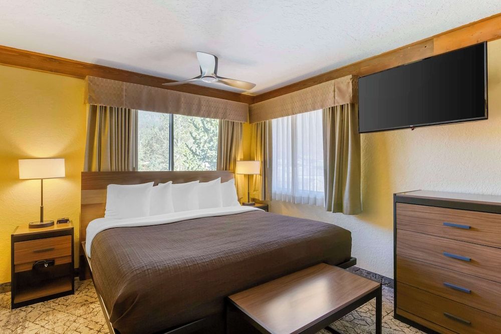 Best Western Rivers Edge Standard Room, 1 Queen Bed, Non Smoking, Kitchen (Bunk beds) 3